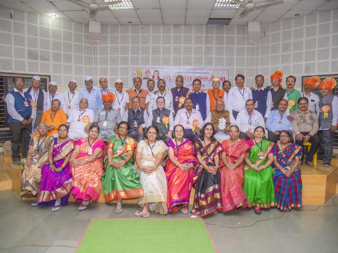 Existing students gathered for 43 years | तब्बल ४३ वर्षांनी जमले माजी विद्यार्थ्यी Existing students gathered for 43 years | तब्बल ४३ वर्षांनी जमले माजी विद्यार्थ्यी