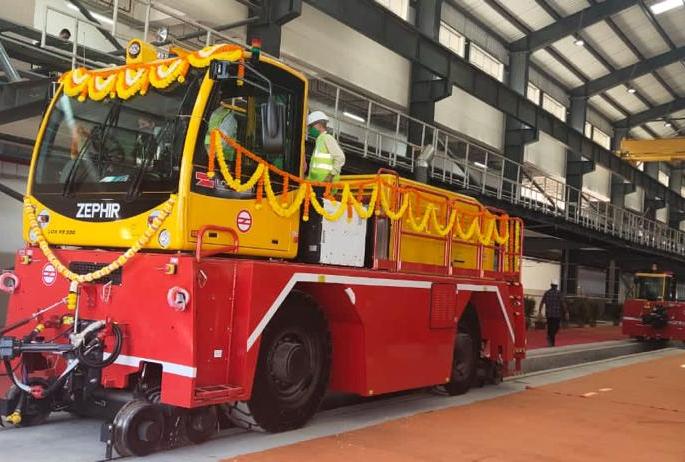 Mumbai in minutes: Shunting operation for Metro | मुंबई इन मिनिट्स : मेट्रोसाठी शंटिंग ऑपरेशन Mumbai in minutes: Shunting operation for Metro | मुंबई इन मिनिट्स : मेट्रोसाठी शंटिंग ऑपरेशन