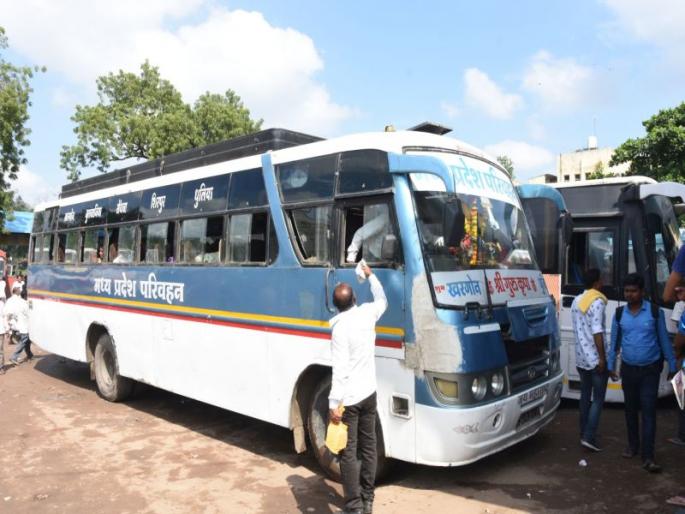 Buses of Madhya Pradesh allowed in Dhule Central Bus Station year after year | वर्षानंतर धुळे मध्यवर्ती बसस्थानकात मध्य प्रदेशच्या बसेसला परवानगी Buses of Madhya Pradesh allowed in Dhule Central Bus Station year after year | वर्षानंतर धुळे मध्यवर्ती बसस्थानकात मध्य प्रदेशच्या बसेसला परवानगी