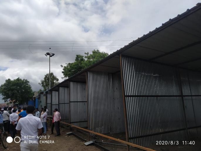 Demand for removal of leaf shed at the end of Sarpanch's tenure | सरपंच्याचा कार्यकाल संपताच पत्र्याचे शेड काढण्याचीमागणी Demand for removal of leaf shed at the end of Sarpanch's tenure | सरपंच्याचा कार्यकाल संपताच पत्र्याचे शेड काढण्याचीमागणी