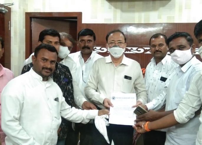 To the MPs of Onion Growers Association | कांदा उत्पादक शेतकरी संघटनेचे खासदारांना साकडे To the MPs of Onion Growers Association | कांदा उत्पादक शेतकरी संघटनेचे खासदारांना साकडे