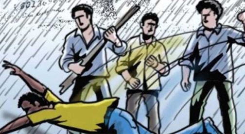 He beat the four and threw the bike into the well | चौघांना मारहाण करुन दुचाकी फेकली विहिरीत