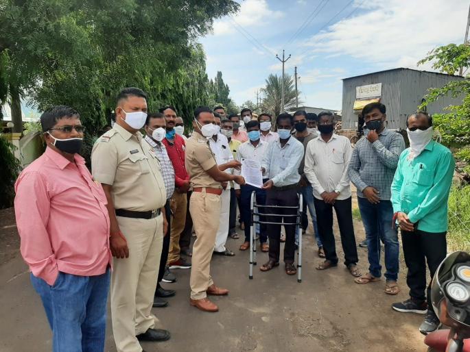 Nifad welcomes teachers who walk to Mumbai for various demands | विविध मागण्यांसाठी मुंबईला पायी जाणाऱ्या शिक्षकांचे निफाडला स्वागत