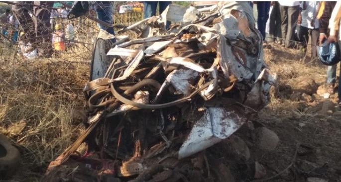 Six dead in Jupiter's Jumma family killed in the accident | निपाणीजवळ भीषण अपघात, मुरगुडच्या जमादार कुटूंबासह सहाजण ठार Six dead in Jupiter's Jumma family killed in the accident | निपाणीजवळ भीषण अपघात, मुरगुडच्या जमादार कुटूंबासह सहाजण ठार