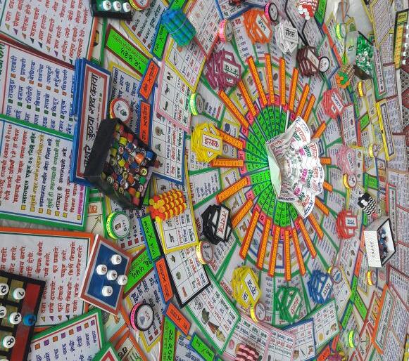 Sanap, a teacher of Ventee, is an academic teacher | ‘वैनतेय’च्या सानप यांनी साकारली शैक्षणिक राखी