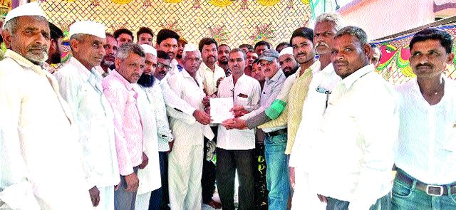 Back to fasting after the promise of shutting down illegal businesses | अवैध धंदे बंद करण्याच्या आश्वासनानंतर उपोषण मागे