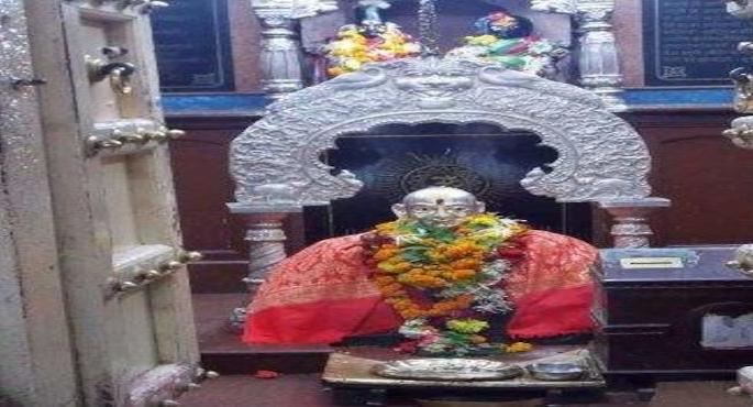 nshik,restoration,warkaris,government,nivrutinatha,maharaj | आता शासनाच्या नव्हे, तर वारकऱ्यांच्या श्रमातून जीर्णोद्धार