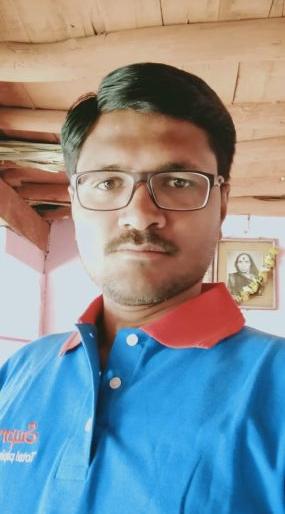 The death of a motorcycle collapses | मोटरसायकल घसरुन तरुणाचा मृत्यू