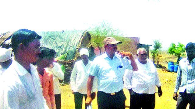 The water of the village is in the Sarpanch well | गावाचे पाणी सरपंचाच्या विहिरीत