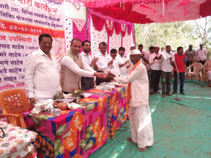In Peth taluka, 'administration is your door' | पेठ तालुक्यात ‘प्रशासन आपल्या दारी’  In Peth taluka, 'administration is your door' | पेठ तालुक्यात ‘प्रशासन आपल्या दारी’