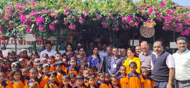School run for 3 days and 3 hours | ३६५ दिवस अन् १२ तास चालणारी शाळा School run for 3 days and 3 hours | ३६५ दिवस अन् १२ तास चालणारी शाळा