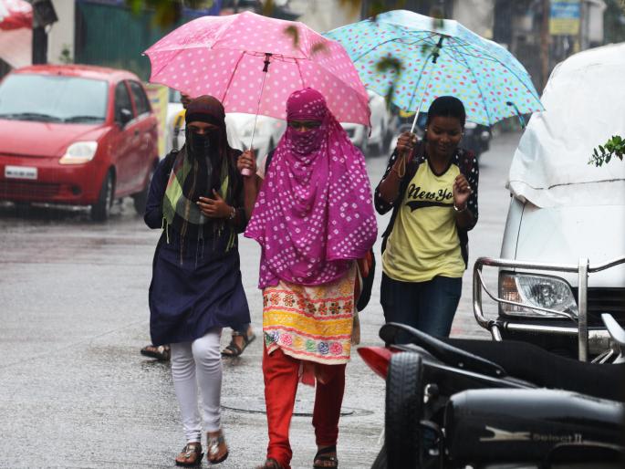 The impact of the Okhi storm, continuous rain in Nashik | ओखी वादळाचा प्रभाव, नाशिकमध्ये पावसाच्या सरी The impact of the Okhi storm, continuous rain in Nashik | ओखी वादळाचा प्रभाव, नाशिकमध्ये पावसाच्या सरी