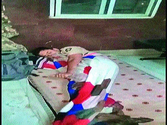 Two hours mess in the district hospital | जिल्हा रुग्णालयात दोन तास गोंधळ Two hours mess in the district hospital | जिल्हा रुग्णालयात दोन तास गोंधळ