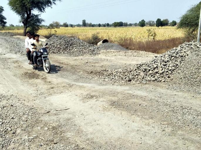 Parbhani: Ignored the Chief Officer: Work slow; Still delivering six crores | परभणी : सा़बां़च्या अधिकाºयांचे दुर्लक्ष : काम मंद गतीने; तरीही सव्वा सहा कोटी वितरित Parbhani: Ignored the Chief Officer: Work slow; Still delivering six crores | परभणी : सा़बां़च्या अधिकाºयांचे दुर्लक्ष : काम मंद गतीने; तरीही सव्वा सहा कोटी वितरित