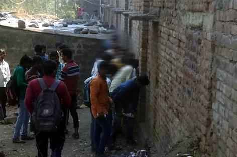 Parbhani: In the Class X examination, | परभणी: दहावीच्या परीक्षेत भरारी पथकांना सापडेनात कॉप्या Parbhani: In the Class X examination, | परभणी: दहावीच्या परीक्षेत भरारी पथकांना सापडेनात कॉप्या