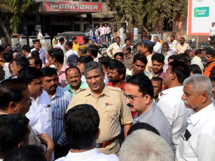 Tension in district hospital after Parbhani's death | परभणीत होमगार्डच्या मृत्यूनंतर जिल्हा रुग्णालयात तणाव Tension in district hospital after Parbhani's death | परभणीत होमगार्डच्या मृत्यूनंतर जिल्हा रुग्णालयात तणाव