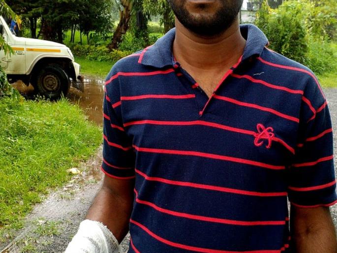 Youth escape from the abduction of abductors | अपहरणकर्त्यांच्या तावडीतून युवकाचे पलायन Youth escape from the abduction of abductors | अपहरणकर्त्यांच्या तावडीतून युवकाचे पलायन