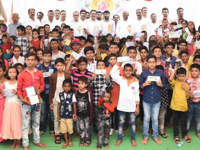 Praise by the gardener community at Bhusawal | भुसावळ येथे माळी समाज मंडळातर्फे गुणगौरव Praise by the gardener community at Bhusawal | भुसावळ येथे माळी समाज मंडळातर्फे गुणगौरव