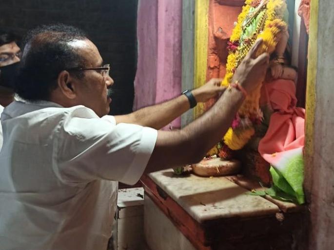 Health Minister visited Muktai Palkhi | आरोग्य मंत्र्यांनी घेतले मुक्ताई पालखीचे दर्शन Health Minister visited Muktai Palkhi | आरोग्य मंत्र्यांनी घेतले मुक्ताई पालखीचे दर्शन