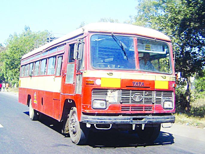 Satara: ST drought on Malharpeeth-Pandharpur road, neglect of corporation | सातारा : मल्हारपेठ-पंढरपूर राज्यमार्गावर एसटीचा दुष्काळ, महामंडळाचे दुर्लक्ष Satara: ST drought on Malharpeeth-Pandharpur road, neglect of corporation | सातारा : मल्हारपेठ-पंढरपूर राज्यमार्गावर एसटीचा दुष्काळ, महामंडळाचे दुर्लक्ष