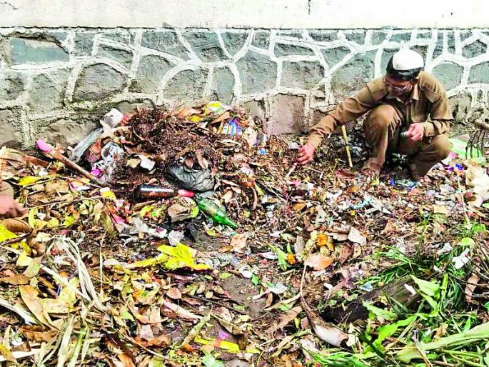 health issue of cleaning workers in pune | जगावं का मरावं आसं झालंय बघा!’; सफाई कामगारांच्या आरोग्याशी जीवघेणा खेळ  health issue of cleaning workers in pune | जगावं का मरावं आसं झालंय बघा!’; सफाई कामगारांच्या आरोग्याशी जीवघेणा खेळ