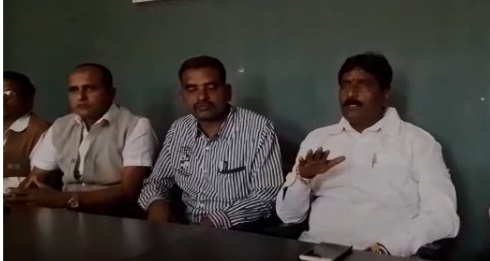 Warning of the farmers of the Sangli farmers to evade the agricultural exhibition | शासनाचे कृषी प्रदर्शन उधळून लावण्याचा सांगलीच्या शेतकऱ्यांचा इशारा Warning of the farmers of the Sangli farmers to evade the agricultural exhibition | शासनाचे कृषी प्रदर्शन उधळून लावण्याचा सांगलीच्या शेतकऱ्यांचा इशारा