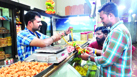 For Dad's half a kilogram of Modak | बाप्पांसाठी चक्क अर्धा किलोचा मोदक For Dad's half a kilogram of Modak | बाप्पांसाठी चक्क अर्धा किलोचा मोदक
