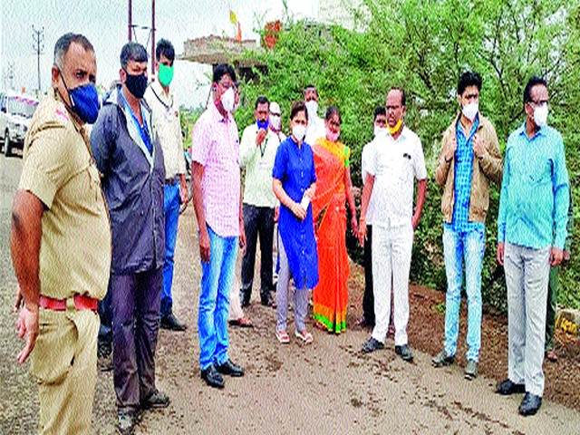 Demand for removal of Panveli from Godapatra | गोदापात्रातील पानवेली काढण्याची मागणी