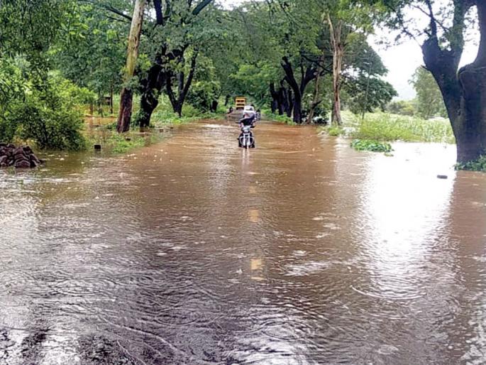Water on the Gaganbawada-Kolhapur route; Road closure | गगनबावडा-कोल्हापूर मार्गावर पाणी; रस्ता बंद Water on the Gaganbawada-Kolhapur route; Road closure | गगनबावडा-कोल्हापूर मार्गावर पाणी; रस्ता बंद