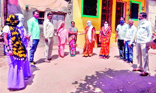 Distribution of sanitizer at Watar | वटार येथे सँनिटायझरचे वाटप Distribution of sanitizer at Watar | वटार येथे सँनिटायझरचे वाटप