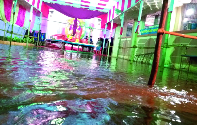 All the rivers including Punchgang are out of the water | पंचगंगेसह सर्वच नद्या पात्राबाहेर