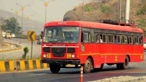 nashik,st,employees,annoyed,o,voting | एसटी कर्मचाऱ्यांची मतदान सुटीवरून नाराजी