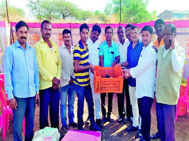 Poultry contribution to rural economy | ग्रामीण अर्थकारणाला कुक्कुटपालनाचा हातभार Poultry contribution to rural economy | ग्रामीण अर्थकारणाला कुक्कुटपालनाचा हातभार