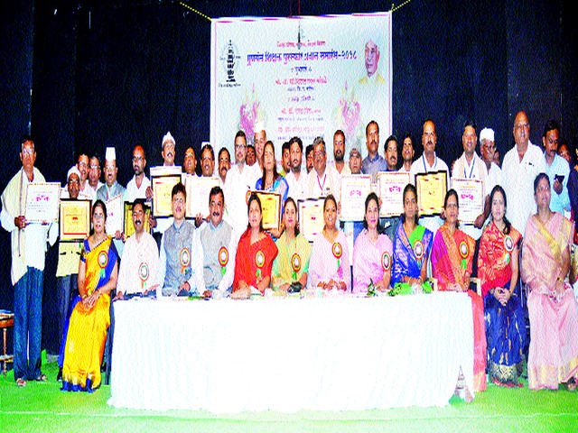 Important component of community building society | समाज उभारणीत शिक्षक महत्त्वाचा घटक Important component of community building society | समाज उभारणीत शिक्षक महत्त्वाचा घटक