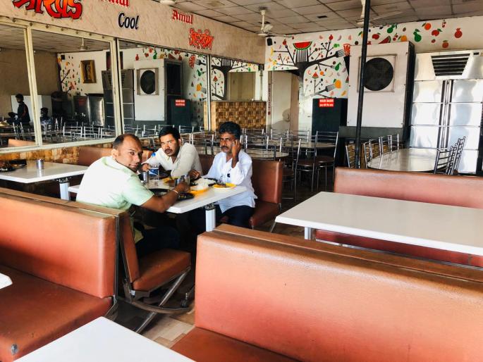 Awaiting hotel commercial customers | हॉटेल व्यावसायिक ग्राहकांच्या प्रतिक्षेत