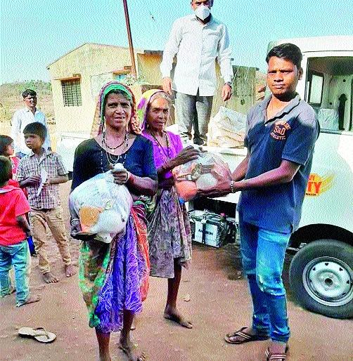 Hunger time on laborers | मजुरांवर उपासमारीची वेळ Hunger time on laborers | मजुरांवर उपासमारीची वेळ