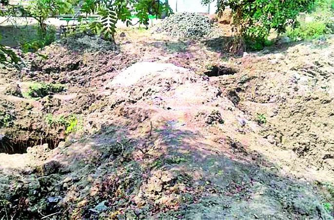 Construction of Gram Panchayat Bhavan without e-tender | ई-निविदा न करताच ग्रामपंचायत भवनाचे बांधकाम