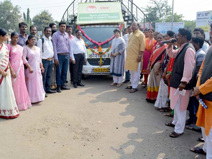 Financial constraints to savings groups due to rural mall | रूरल मॉलमुळे बचत गटांना आर्थिक स्थैर्य Financial constraints to savings groups due to rural mall | रूरल मॉलमुळे बचत गटांना आर्थिक स्थैर्य