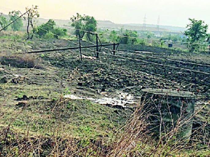 Darkness in 10 villages due to the storm | वादळामुळे १० गावांत काळोख Darkness in 10 villages due to the storm | वादळामुळे १० गावांत काळोख