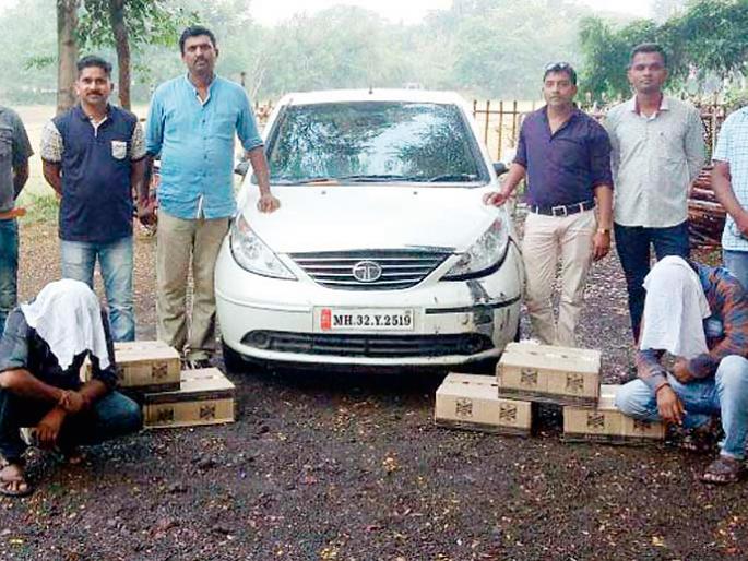 4 lakh 92 thousand of the liquor seized with the car | ४ लाख ९२ हजारांचा दारूसाठा कारसह जप्त 4 lakh 92 thousand of the liquor seized with the car | ४ लाख ९२ हजारांचा दारूसाठा कारसह जप्त
