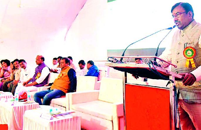 Farmers' first claim on the safest of the state | राज्याच्या तिजोरीवर शेतकऱ्यांचा पहिला हक्क Farmers' first claim on the safest of the state | राज्याच्या तिजोरीवर शेतकऱ्यांचा पहिला हक्क
