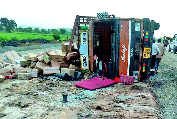 Two killed in four accidents | चार अपघातात दोन ठार