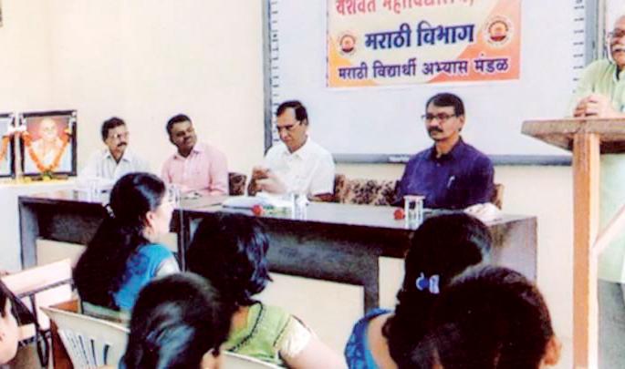 Students get education from mother tongue | विद्यार्थ्यांना मातृभाषेतून शिक्षण मिळावे