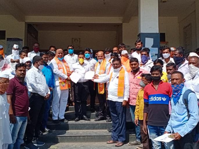 Shiv Sena protests against Hathras incident in Yeola | हाथरस घटनेचा येवल्यात शिवसेनेकडून निषेध Shiv Sena protests against Hathras incident in Yeola | हाथरस घटनेचा येवल्यात शिवसेनेकडून निषेध