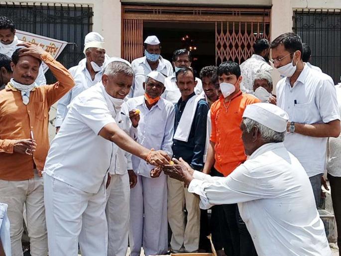 Bhumi Pujan of Ram Mandir in Ayodhya | अयोध्येत राममंदिराचे भूमीपूजन येवल्यात गुढ्या उभारून लाडू वाटप Bhumi Pujan of Ram Mandir in Ayodhya | अयोध्येत राममंदिराचे भूमीपूजन येवल्यात गुढ्या उभारून लाडू वाटप