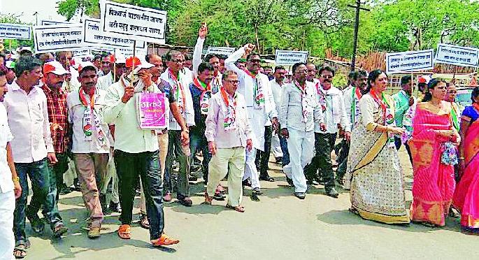 The problem of farmer's problem is stale | शेतकऱ्यांच्या प्रश्नावर आर्णीत कडकडीत बंद