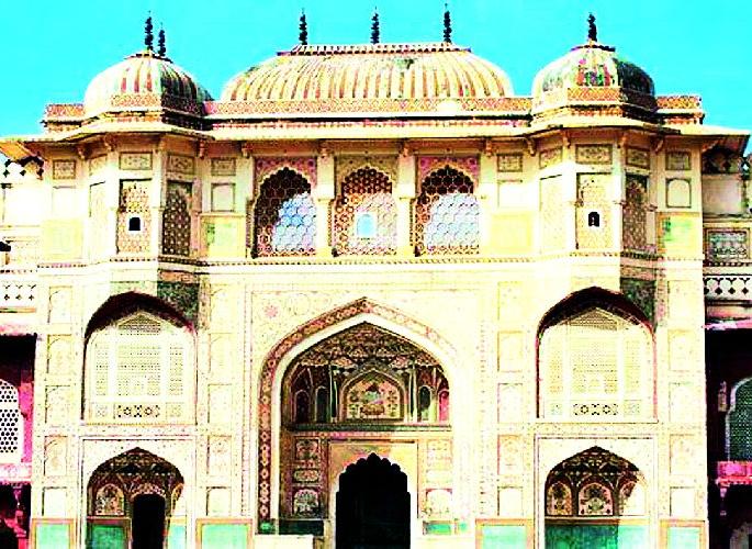 Durgaotsava scenes rising from pain | कष्टातून उभारताहेत दुर्गोत्सवाचे देखावे Durgaotsava scenes rising from pain | कष्टातून उभारताहेत दुर्गोत्सवाचे देखावे