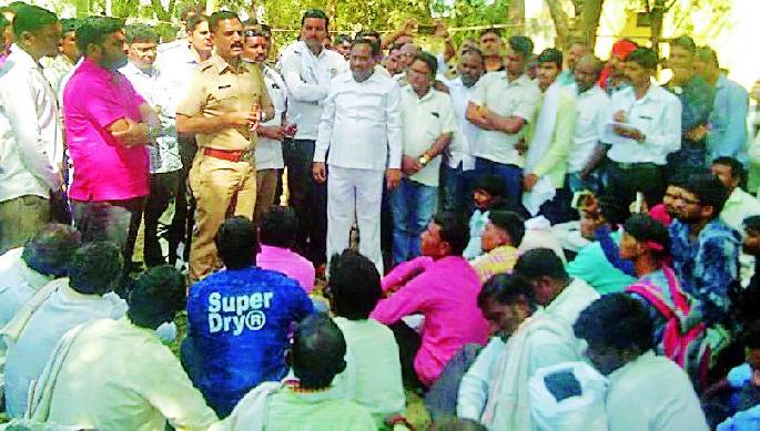 Submit the crime to 'those' police | ‘त्या’ पोलिसांवर गुन्हा दाखल करा Submit the crime to 'those' police | ‘त्या’ पोलिसांवर गुन्हा दाखल करा