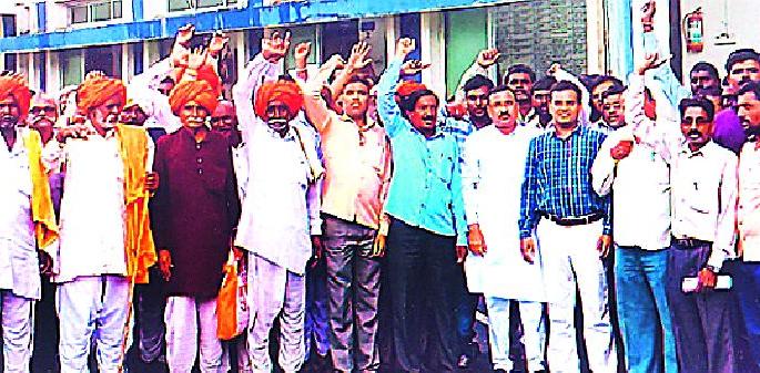 Dhangar brothers attack on SP | धनगर बांधवांची एसपी कार्यालयावर धडक