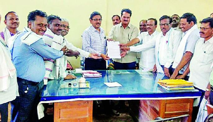 Movement of teacher's corporation for grants | अनुदानासाठी शिक्षक महामंडळाचे आंदोलन Movement of teacher's corporation for grants | अनुदानासाठी शिक्षक महामंडळाचे आंदोलन